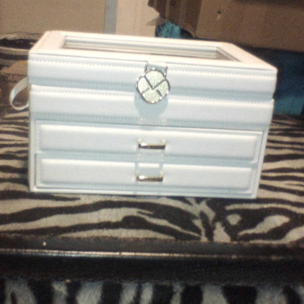 Jewelry box